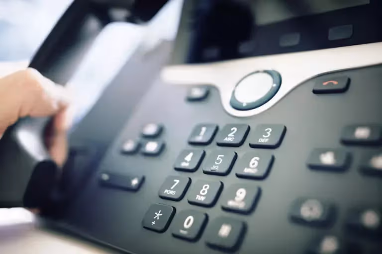Die Tastatur einer Telefonanlage vergrößert